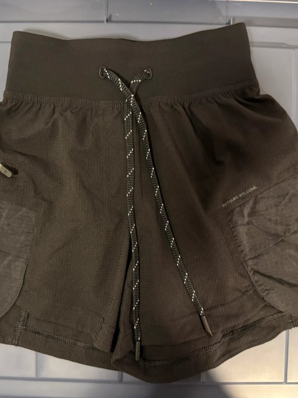 Lululemon Cargo Hiking Short 5” Women’s Sz 0